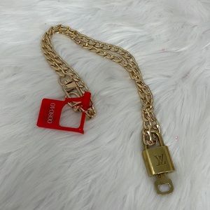 040 Authentic Louis Vuitton Padlock & Key
